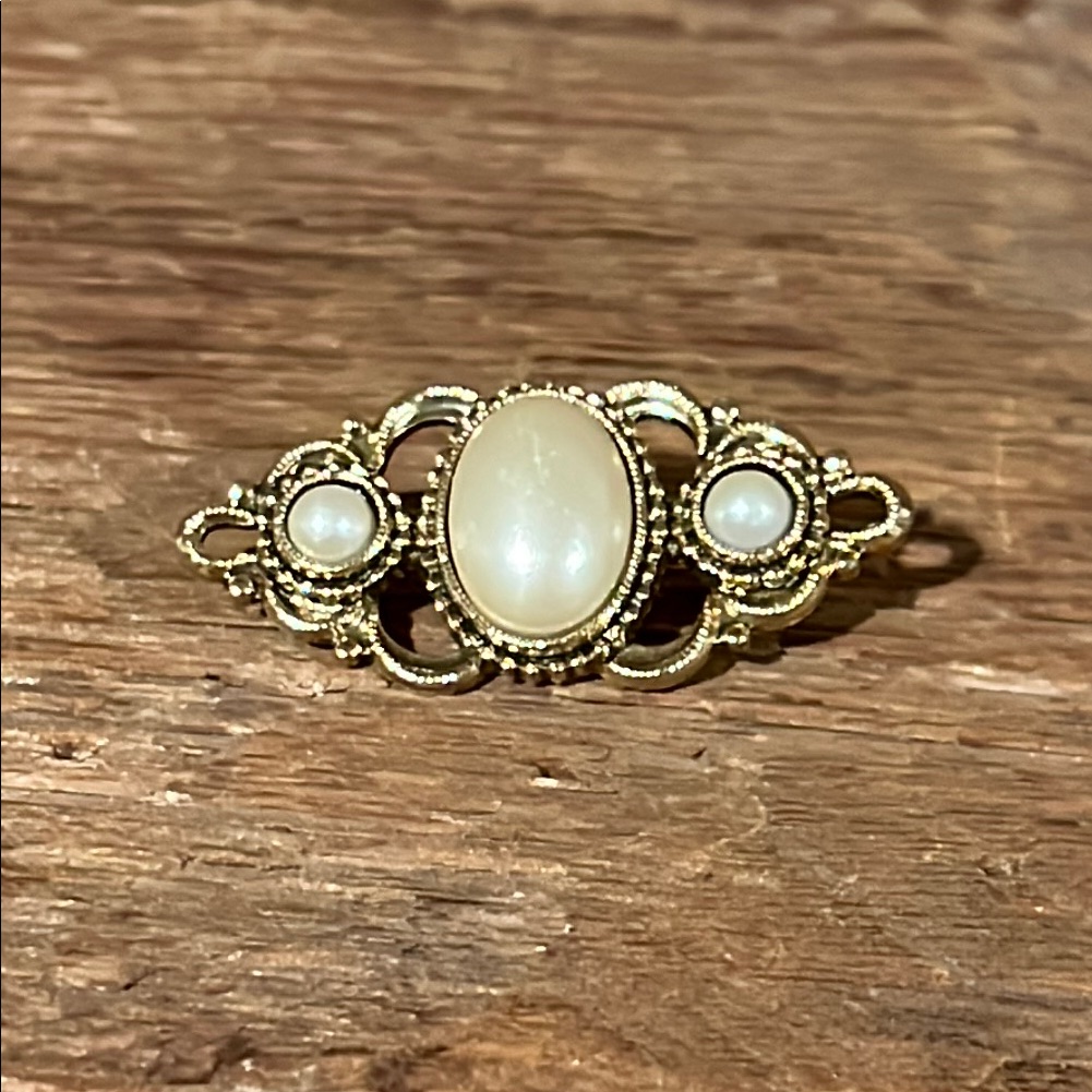 1928 Gold Pearl Brooch 12$